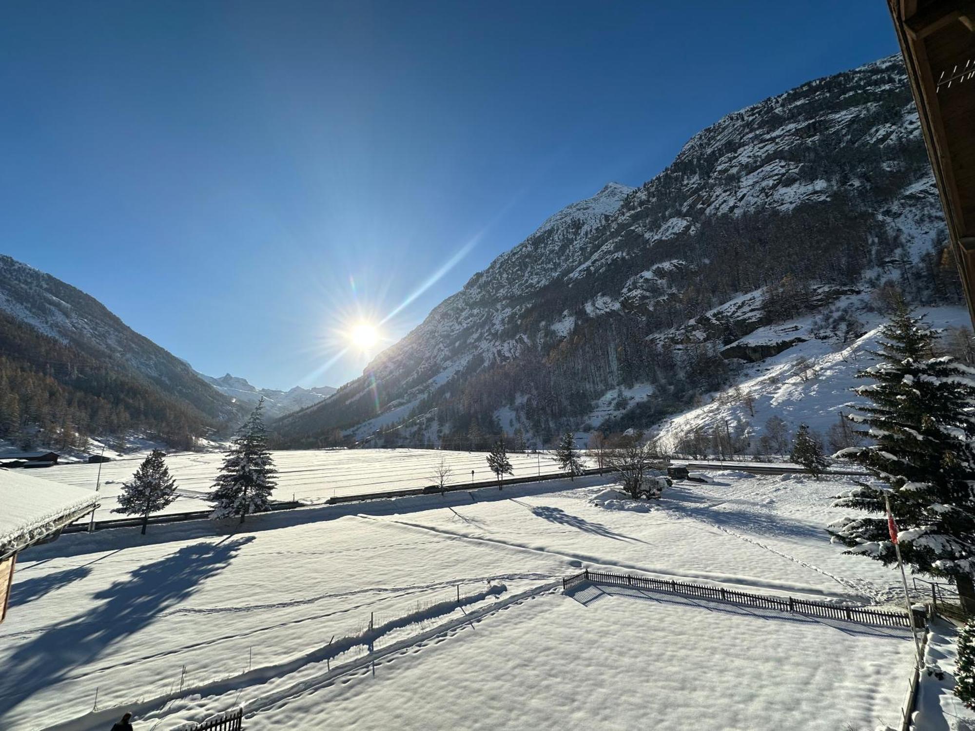 Panorama Hideaway Apartment Near Zermatt With Parking! Täsch Exterior foto